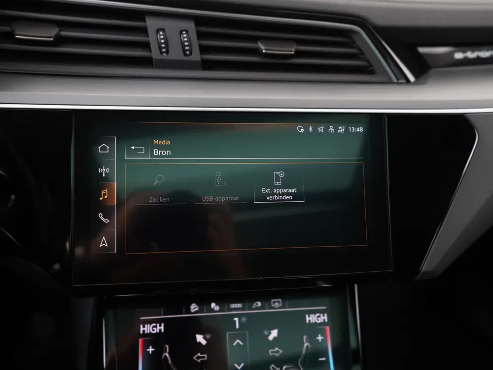 Audi e-tron 55 quattro Advanced 95 kWh uit 2022, foto 16
