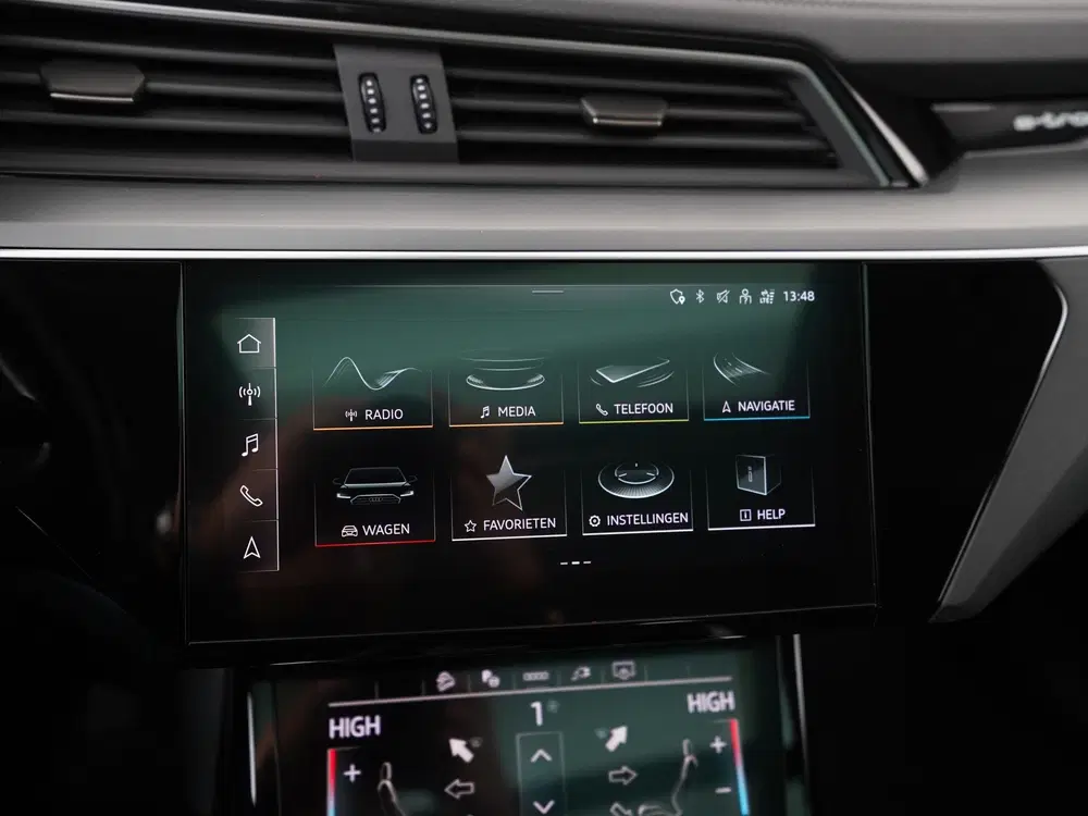 Audi e-tron 55 quattro Advanced 95 kWh uit 2022, foto 18