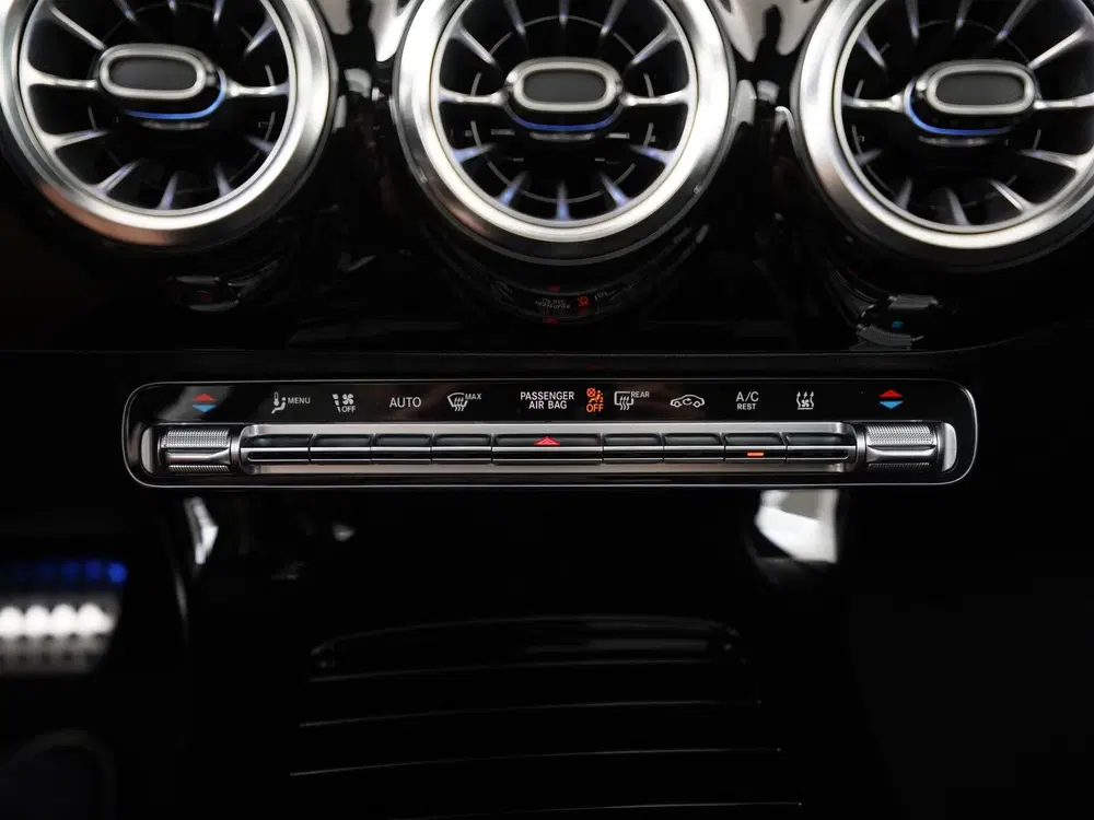 Mercedes-Benz CLA 250e AMG Night uit 2021, foto 11