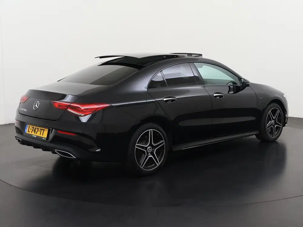 Mercedes-Benz CLA 250e AMG Night uit 2021, foto 4