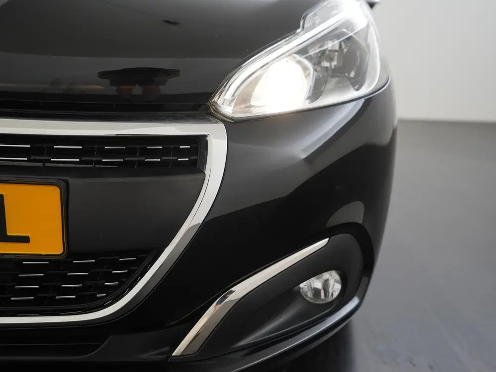 Peugeot 208 1.2 PureTech Active | Panoramadak | Stoelverwarm uit 2019, foto 19