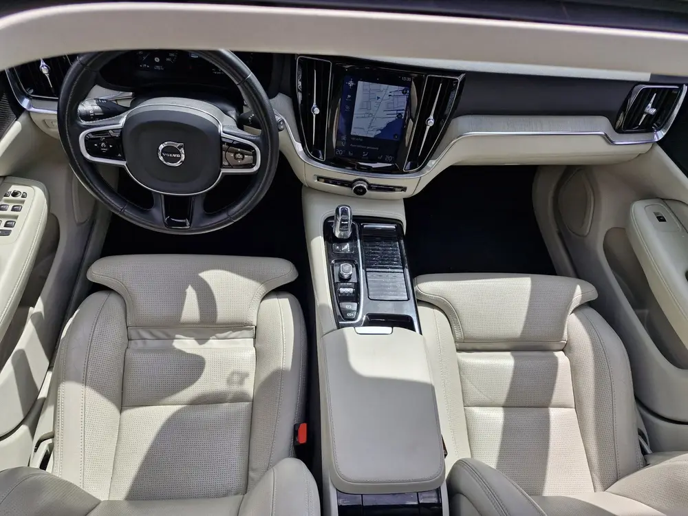 Volvo V60 T8 Twin AWD uit 2019, foto 11
