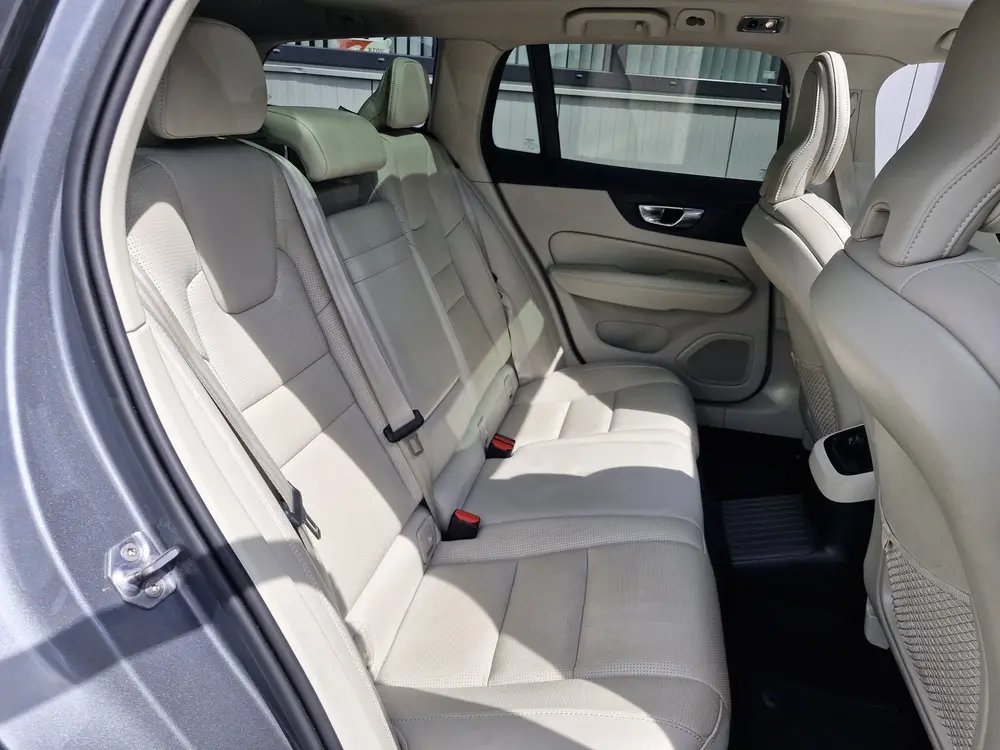 Volvo V60 T8 Twin AWD uit 2019, foto 12
