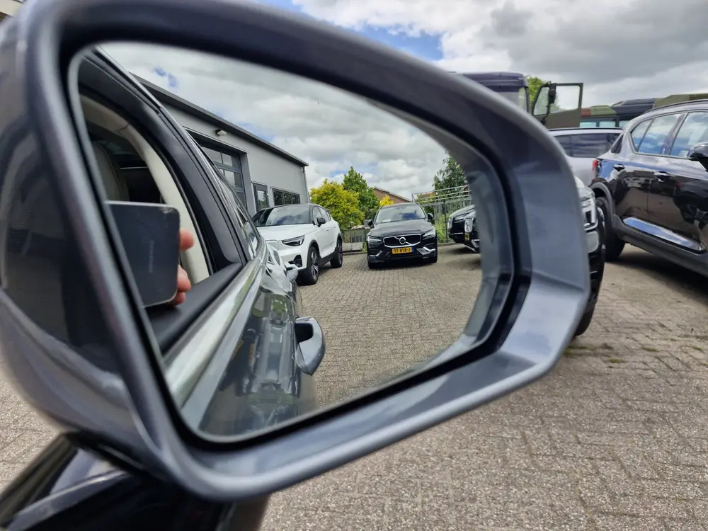 Volvo V60 T8 Twin AWD uit 2019, foto 14