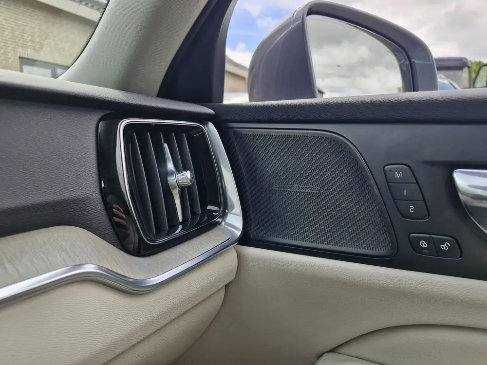 Volvo V60 T8 Twin AWD uit 2019, foto 15