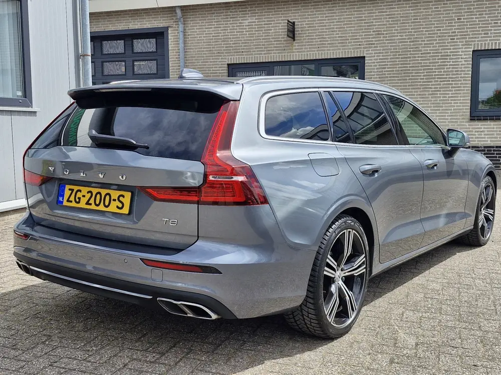 Volvo V60 T8 Twin AWD uit 2019, foto 16