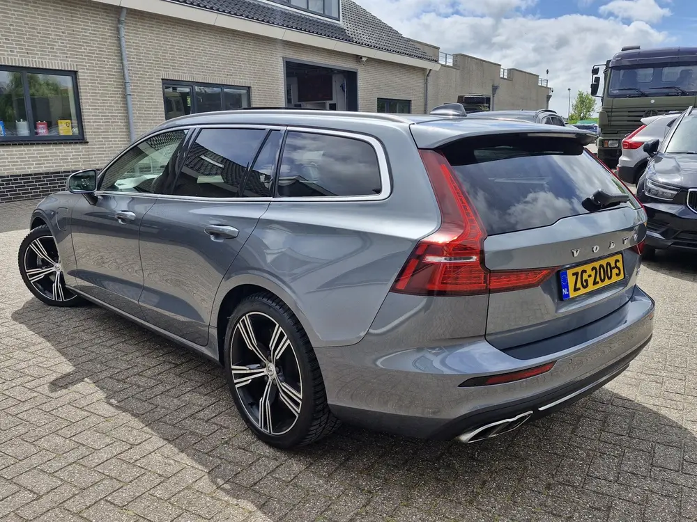 Volvo V60 T8 Twin AWD uit 2019, foto 2