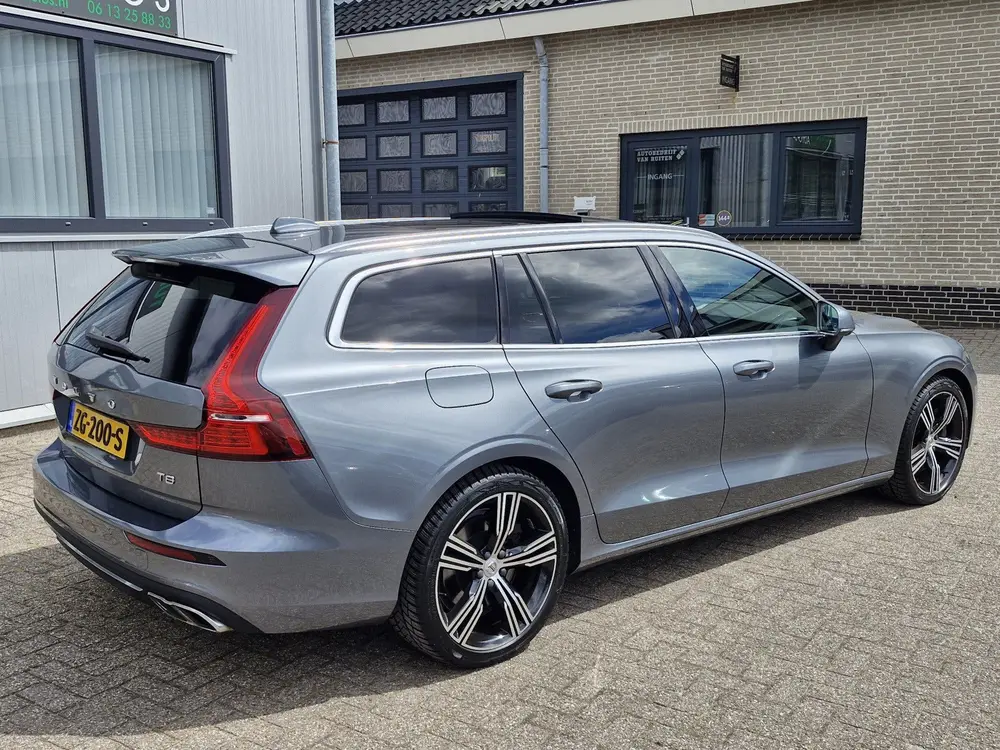 Volvo V60 T8 Twin AWD uit 2019, foto 7