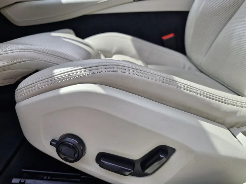 Volvo V60 T8 Twin AWD uit 2019, foto 9
