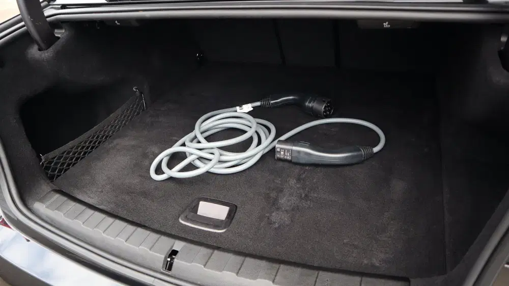 BMW 3-serie 330e SOH95% M-Pakket Pro Matrix Pano Trekh uit 2024, foto 12
