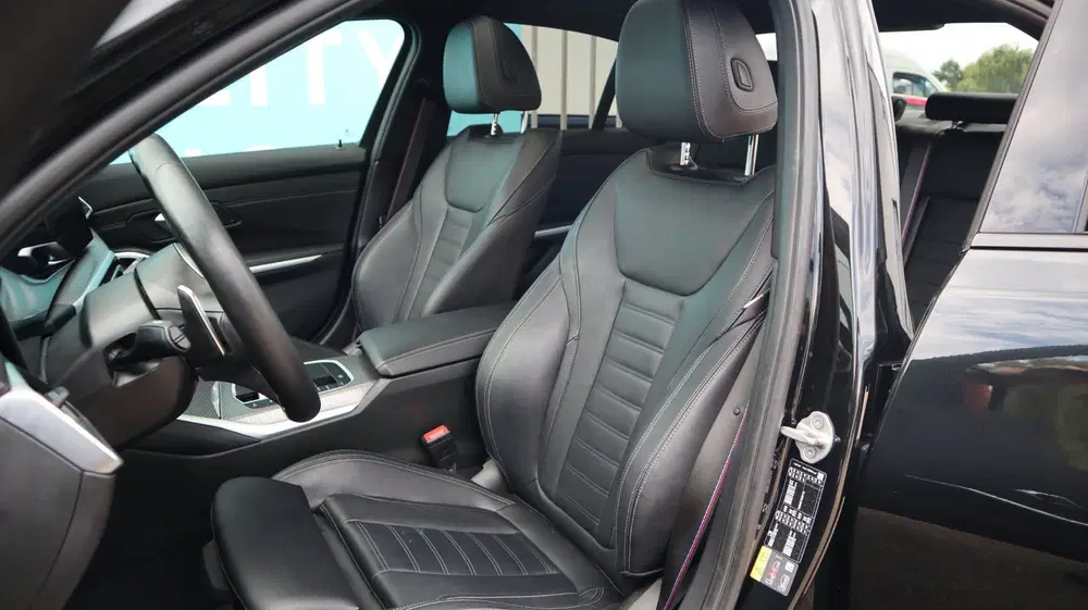 BMW 3-serie 330e SOH95% M-Pakket Pro Matrix Pano Trekh uit 2024, foto 17