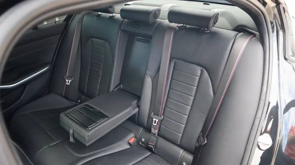 BMW 3-serie 330e SOH95% M-Pakket Pro Matrix Pano Trekh uit 2024, foto 18