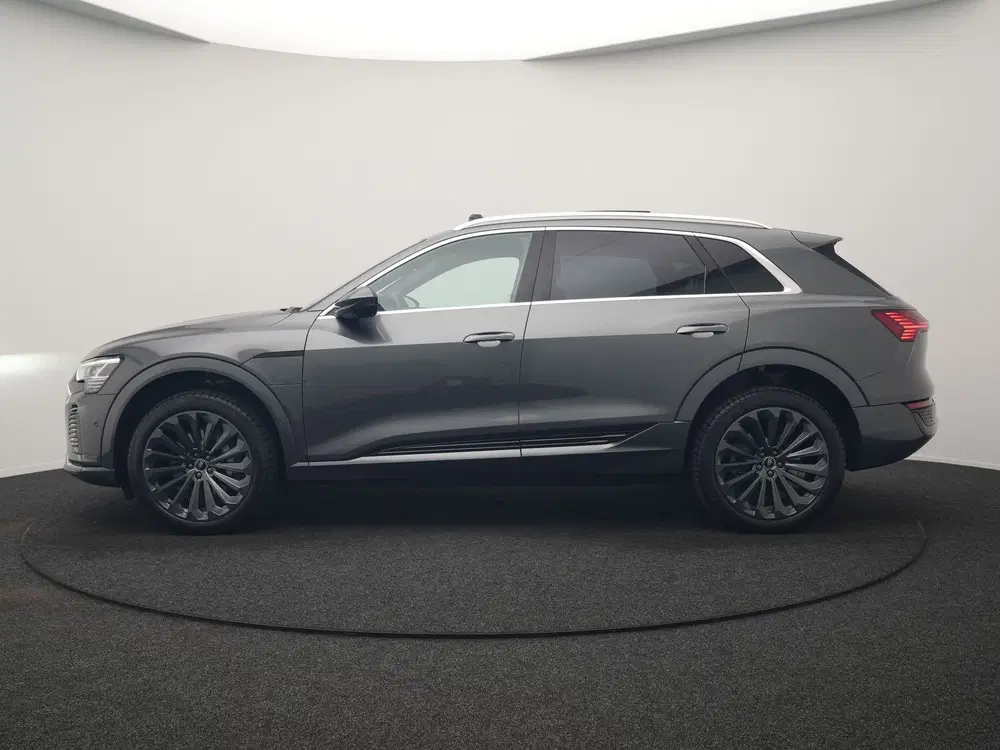 Audi Q8 e-tron 50 quattro S Line 95 kWh 340pk Dealer O.H uit 2024, foto 2