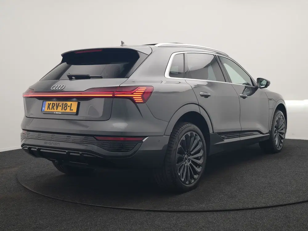 Audi Q8 e-tron 50 quattro S Line 95 kWh 340pk Dealer O.H uit 2024, foto 3