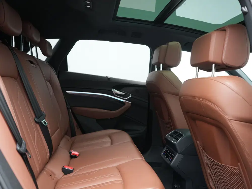 Audi Q8 e-tron 50 quattro S Line 95 kWh 340pk Dealer O.H uit 2024, foto 7