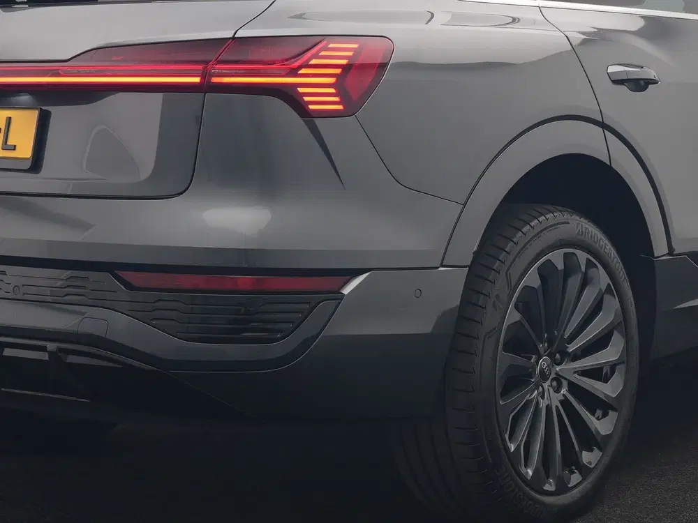 Audi Q8 e-tron 50 quattro S Line 95 kWh 340pk Dealer O.H uit 2024, foto 9