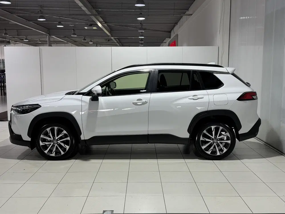 Toyota Corolla Cross Hybrid 140 Dynamic All season banden uit 2024, foto 15