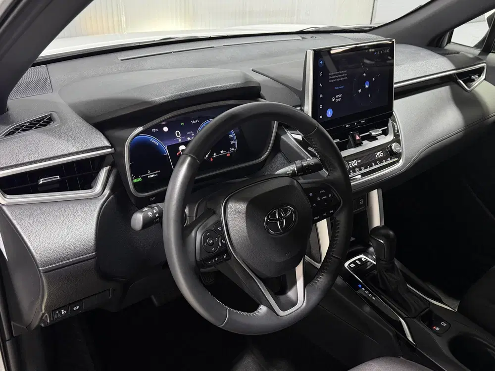 Toyota Corolla Cross Hybrid 140 Dynamic All season banden uit 2024, foto 2