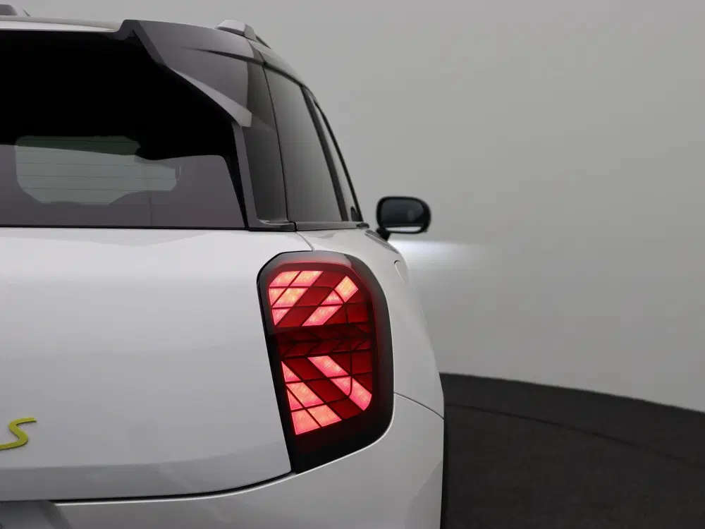 Mini Aceman SE John Cooper Works Trim uit 2026, foto 10