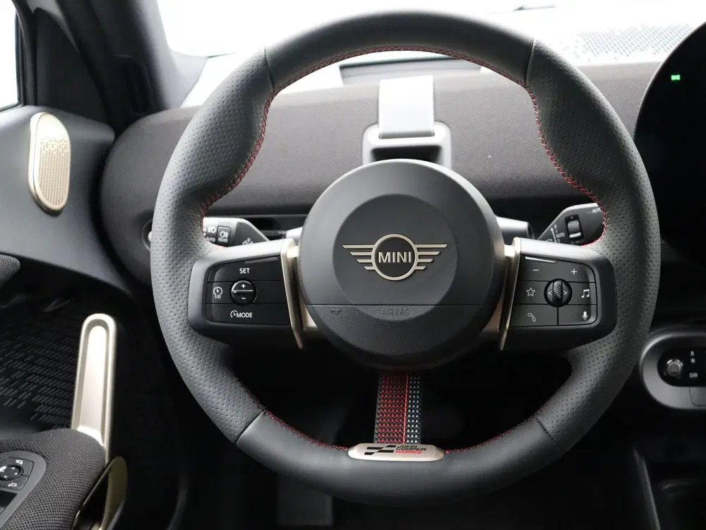 Mini Aceman SE John Cooper Works Trim uit 2026, foto 18