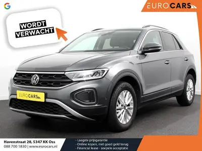 Volkswagen T-Roc 1.5 TSI 150pk DSG Life Navigatie Apple Carp uit 2024