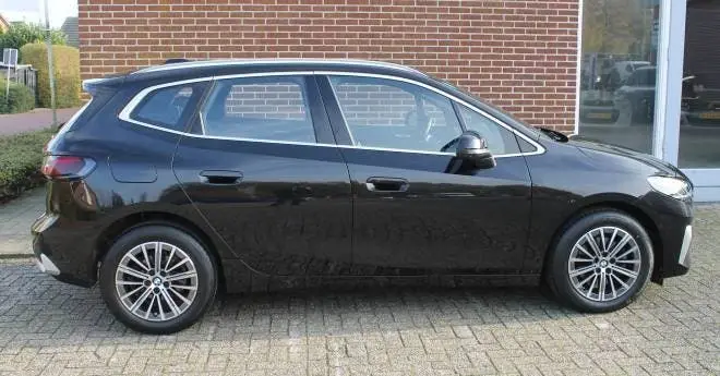 BMW 2-serie 218i 136pk Aut uit 2022, foto 2