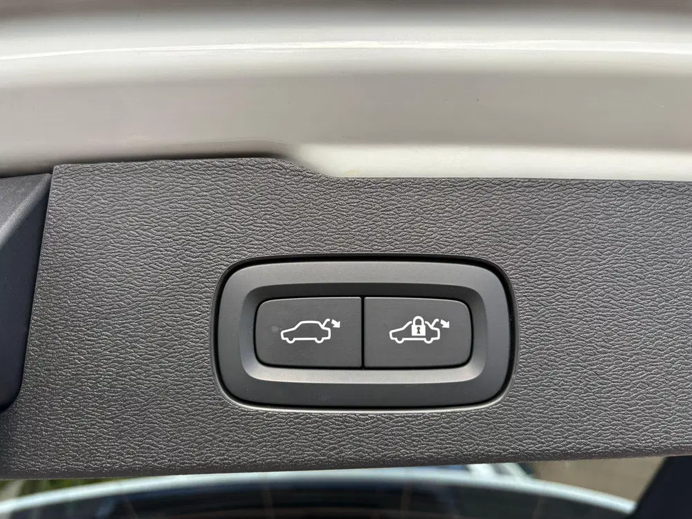 Volvo V60 T8 Plug-in hybrid AWD Ultra Dark uit 2024, foto 11