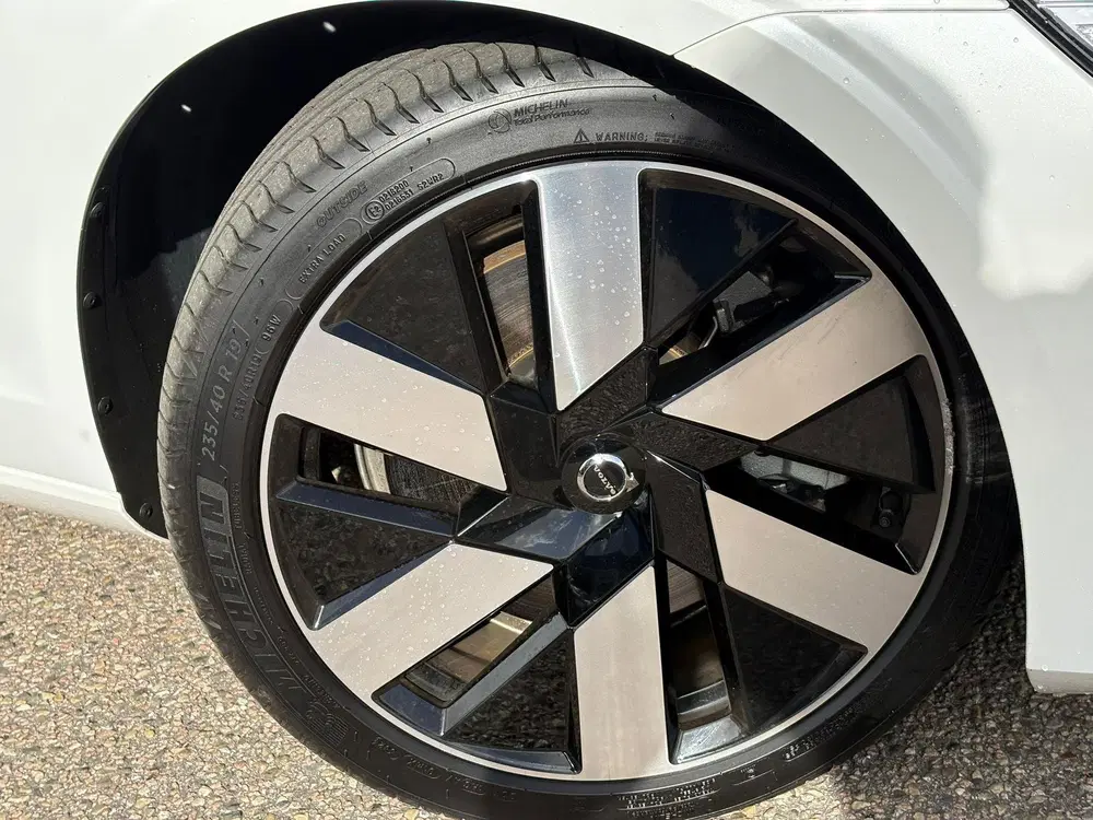 Volvo V60 T8 Plug-in hybrid AWD Ultra Dark uit 2024, foto 16