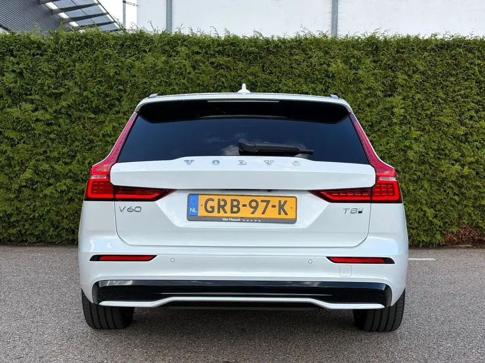 Volvo V60 T8 Plug-in hybrid AWD Ultra Dark uit 2024, foto 9