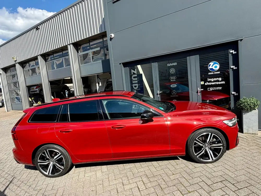 Volvo V60 2.0 T8 Recharge AWD R-Design uit 2021, foto 10