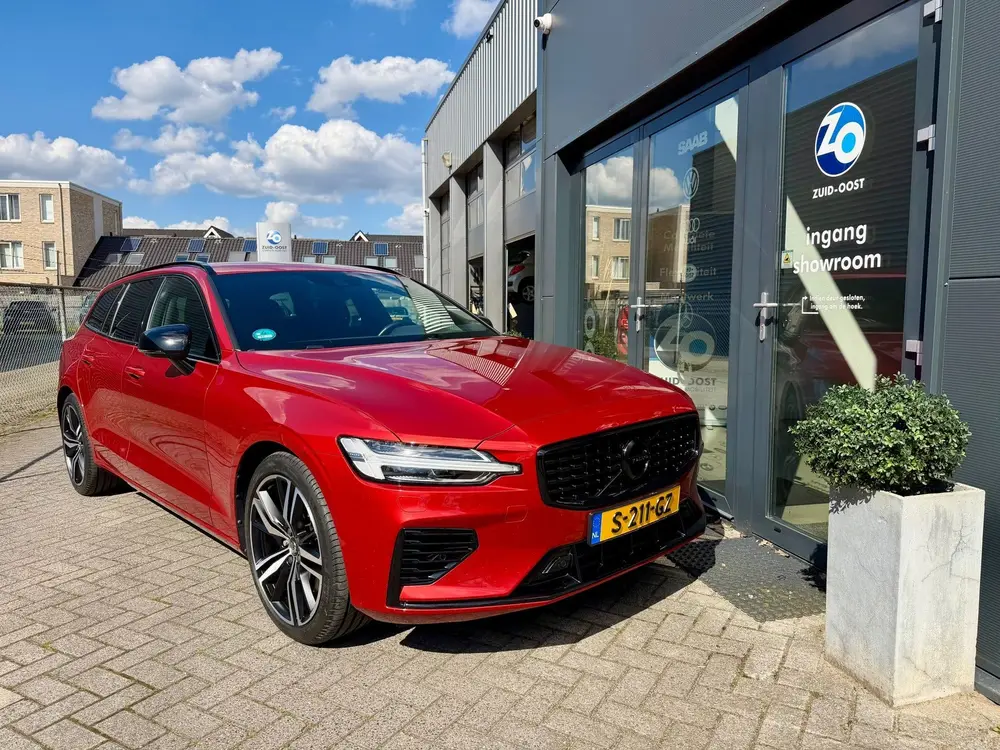 Volvo V60 2.0 T8 Recharge AWD R-Design uit 2021, foto 12