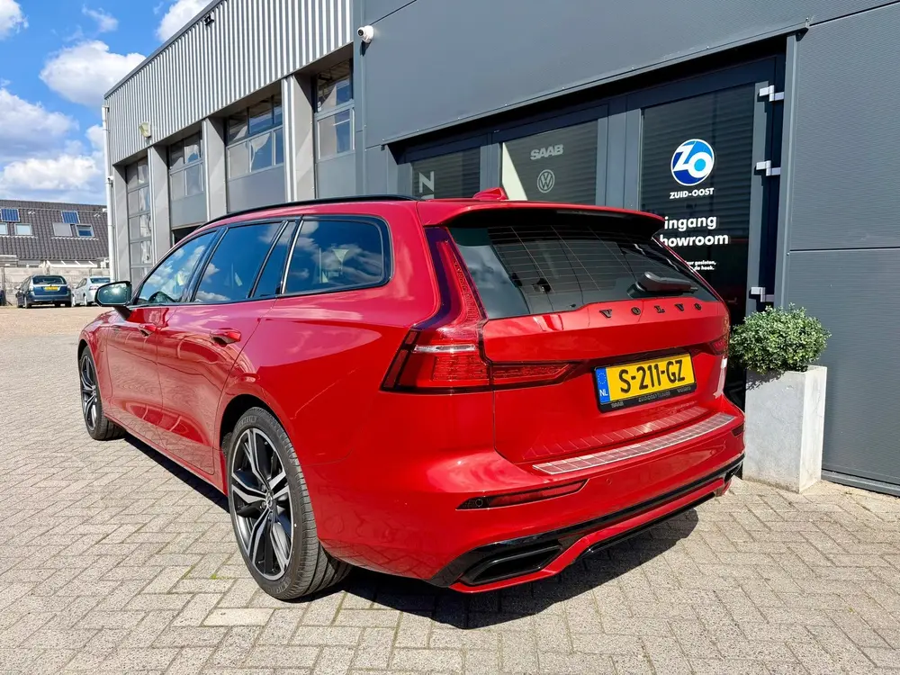 Volvo V60 2.0 T8 Recharge AWD R-Design uit 2021, foto 4