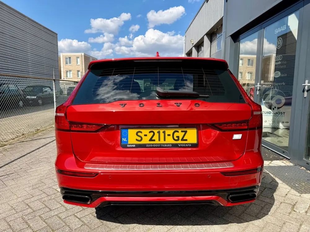 Volvo V60 2.0 T8 Recharge AWD R-Design uit 2021, foto 5