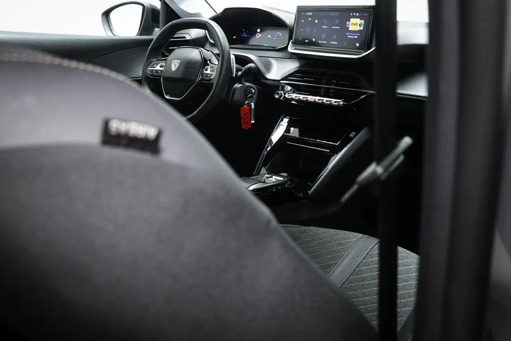 Peugeot 208 1.2 Hybrid 110 e-DCS6 Allure uit 2025, foto 12
