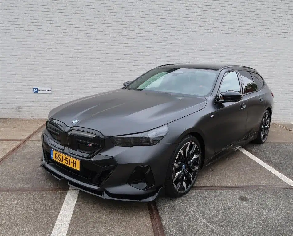 BMW i5 M60 601pk xDrive Automaat I Individual uit 2024
