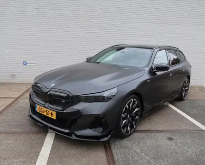 BMW i5 M60 601pk xDrive Automaat I Individual uit 2024