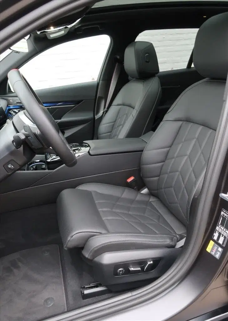 BMW i5 M60 601pk xDrive Automaat I Individual uit 2024, foto 14