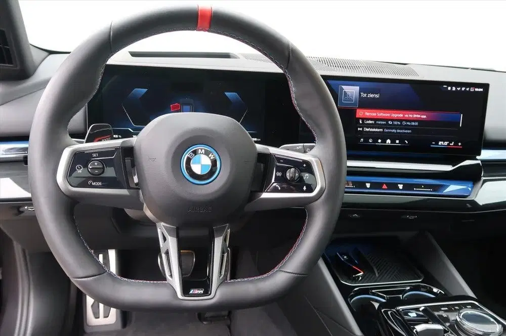 BMW i5 M60 601pk xDrive Automaat I Individual uit 2024, foto 17