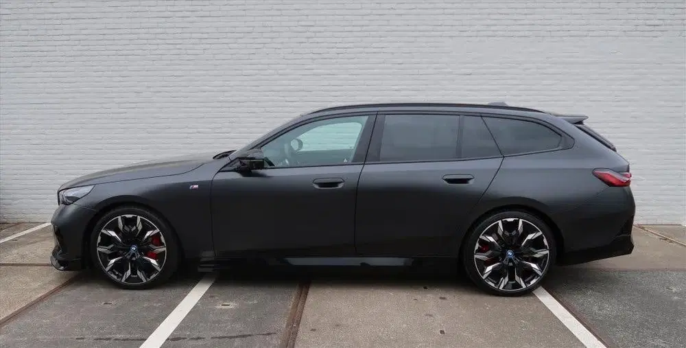 BMW i5 M60 601pk xDrive Automaat I Individual uit 2024, foto 2
