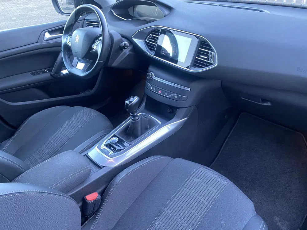 Peugeot 308 1.2 Turbo 130 PK Blue Lease Allure Navigat uit 2021, foto 12