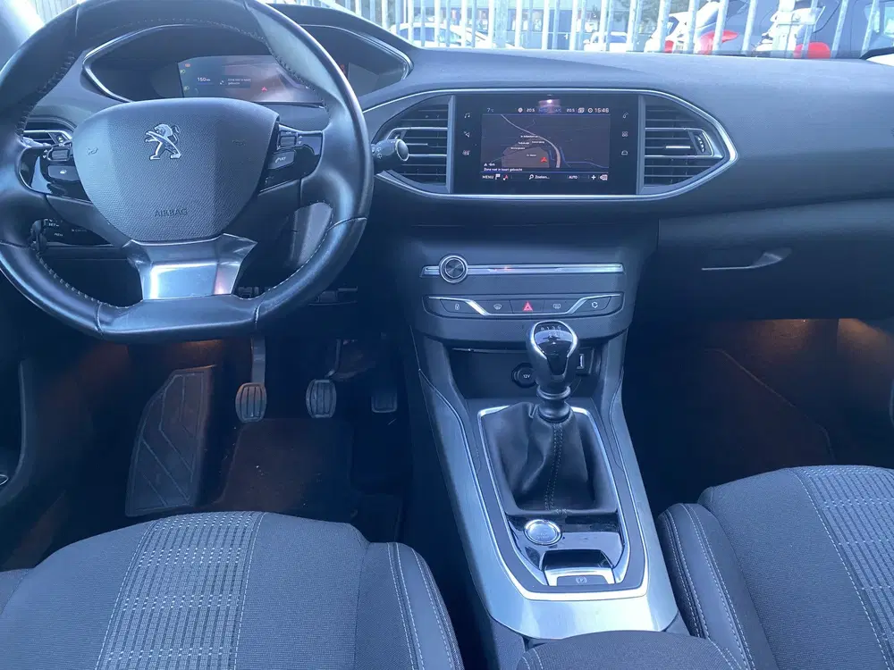 Peugeot 308 1.2 Turbo 130 PK Blue Lease Allure Navigat uit 2021, foto 2