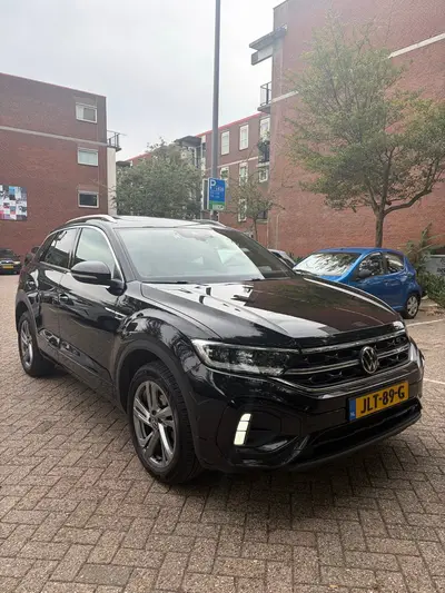 Volkswagen T-Roc R-Line 1.5 TSI 150pk 7-DSG 2022 Zwart uit 2022