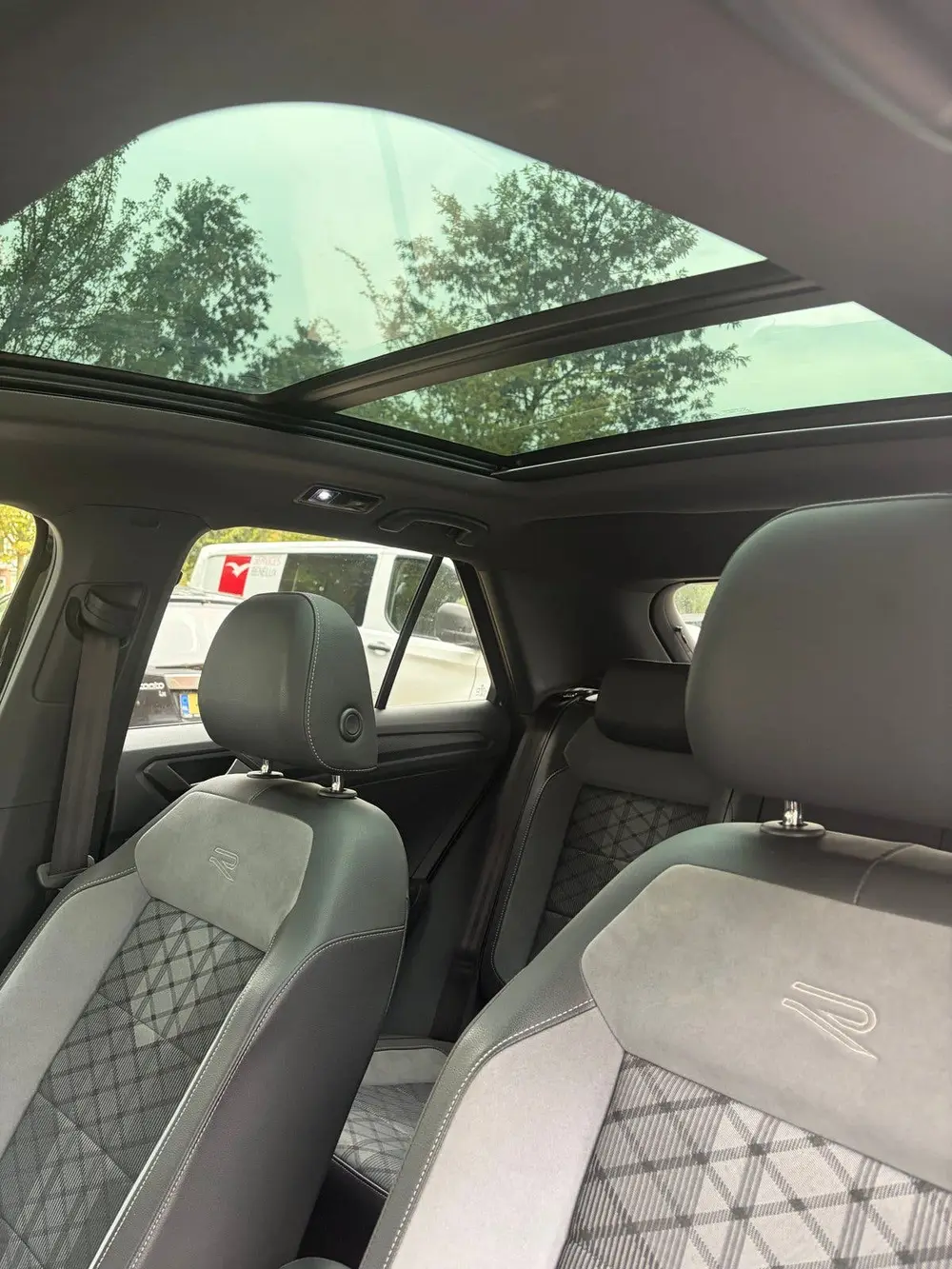 Volkswagen T-Roc R-Line 1.5 TSI 150pk 7-DSG 2022 Zwart uit 2022, foto 5