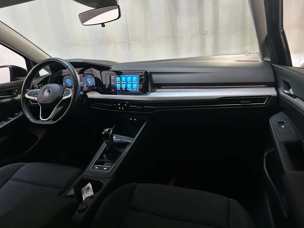 Volkswagen Golf 1.0 TSI 110pk Life Sfeerverlichting Navigati uit 2022, foto 2