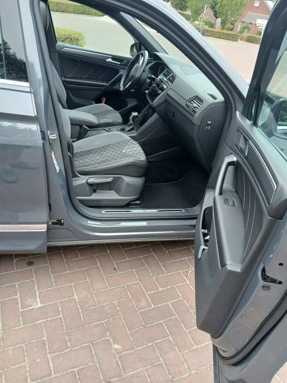 Volkswagen Tiguan 1.5 TSI ACT 150pk DSG 2021 Grijs uit 2021, foto 6
