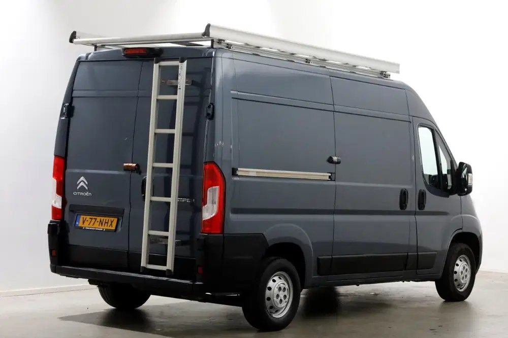Citroën Jumper 35 2.2 BlueHDi 140pk Airco uit 2023, foto 2