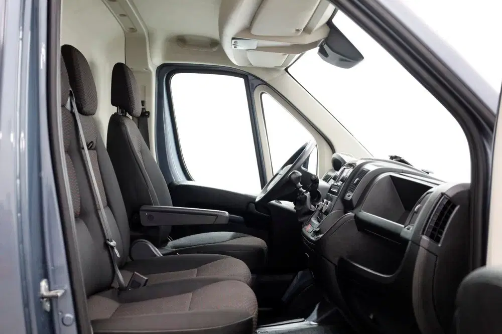 Citroën Jumper 35 2.2 BlueHDi 140pk Airco uit 2023, foto 3