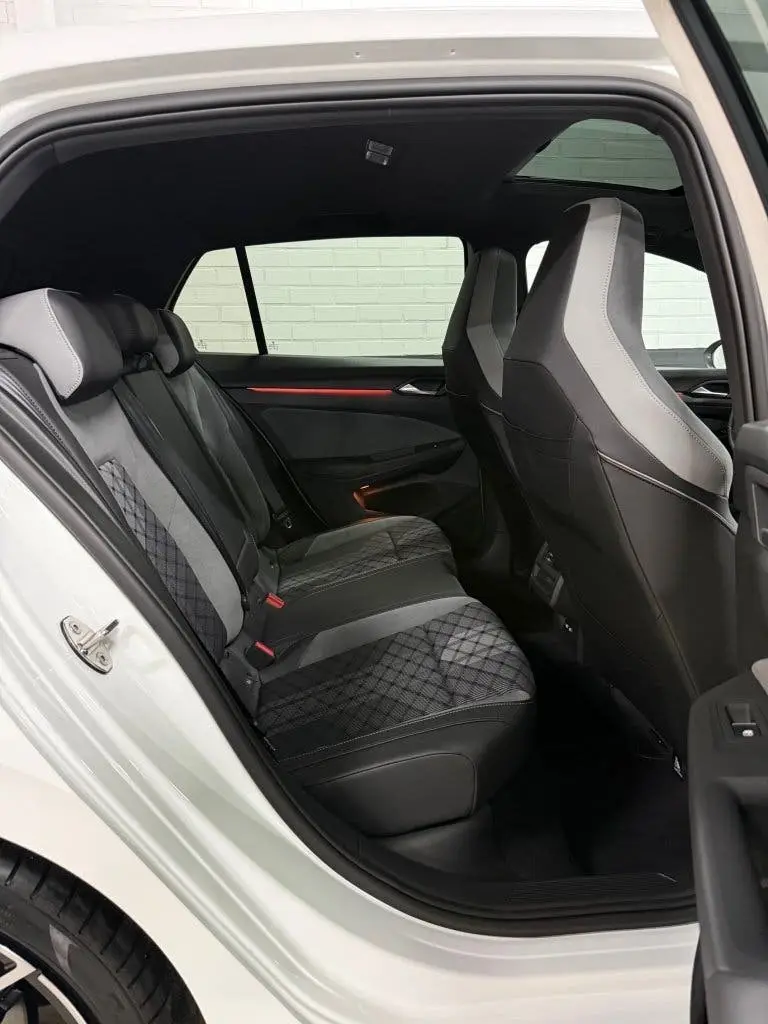 Volkswagen Golf 1.5 eTSI 2x R-Line! Pano, iQ Drive, Stuurvw uit 2022, foto 15