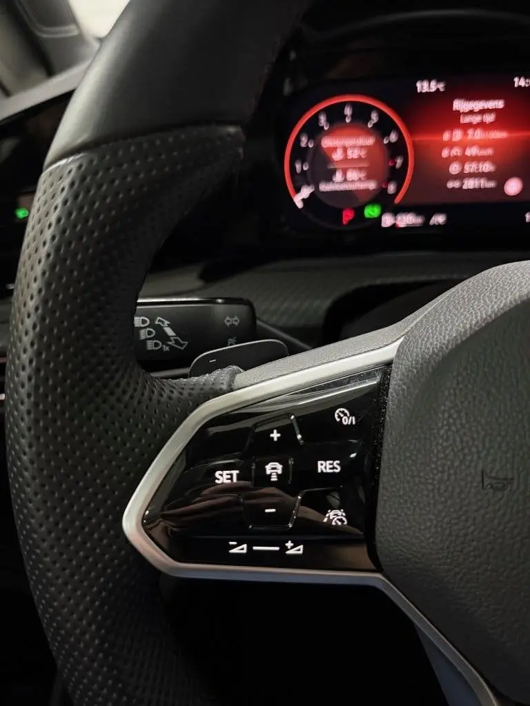 Volkswagen Golf 1.5 eTSI 2x R-Line! Pano, iQ Drive, Stuurvw uit 2022, foto 17