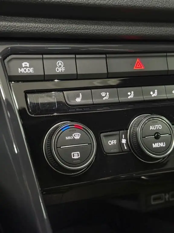 Volkswagen T-Roc 1.5 TSI Sport R-line Panoramadak / Virtual uit 2019, foto 19